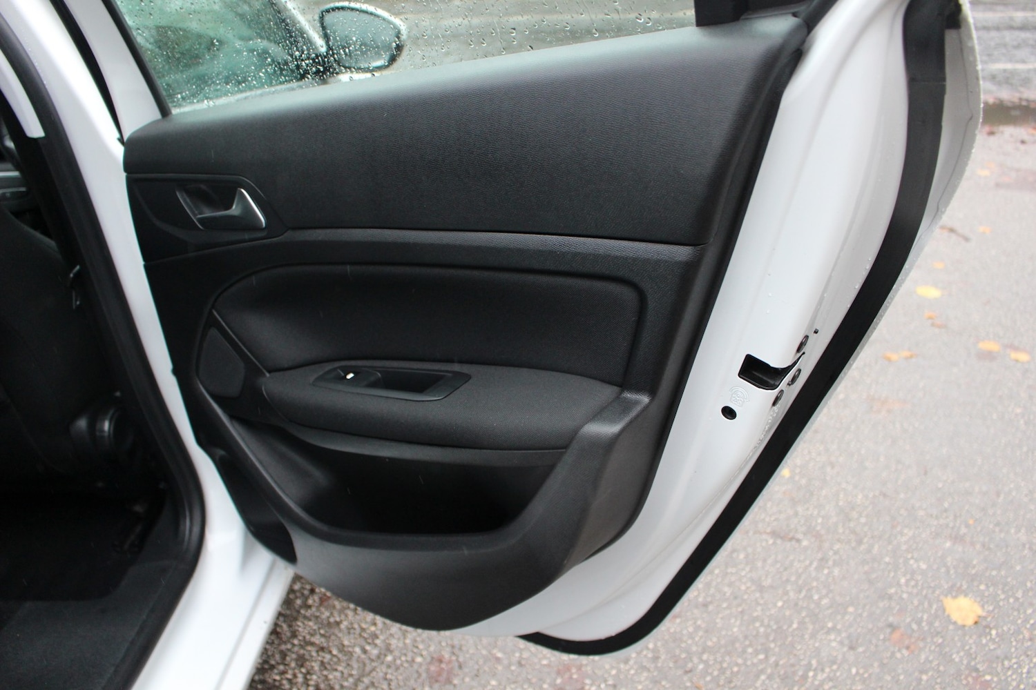 Used Peugeot 308 2015 for sale - 76725773: Photo 25