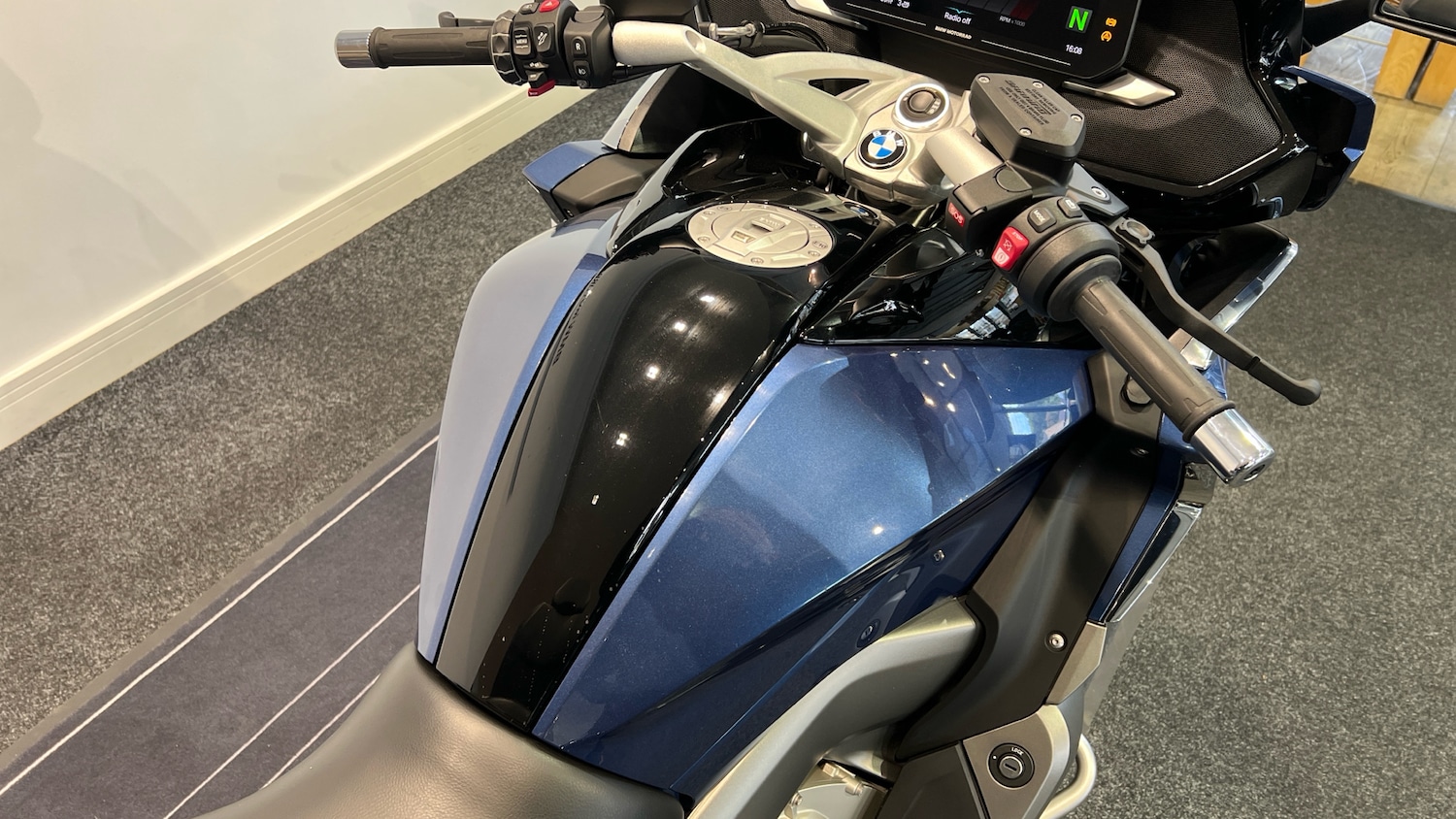 BMW K1600