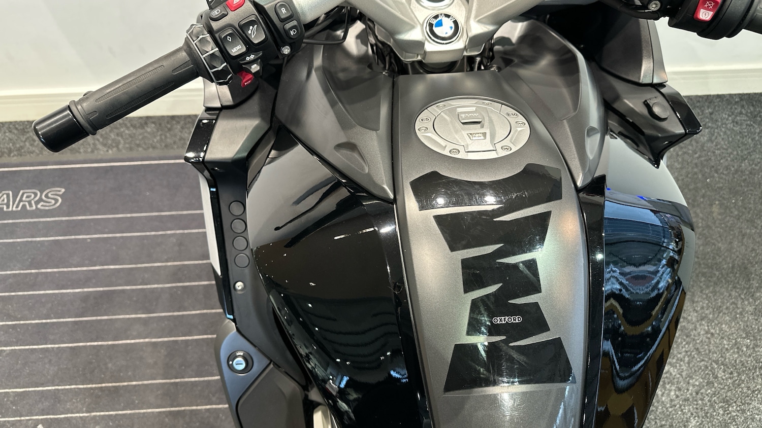 BMW K1600