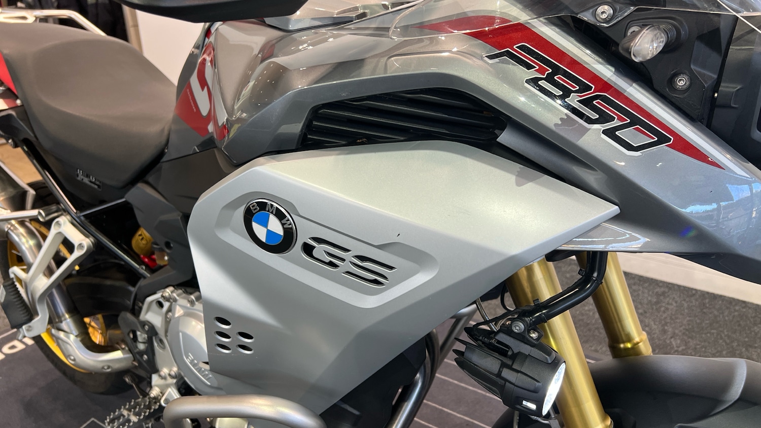BMW F850