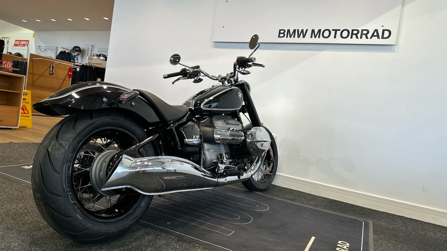 BMW R18