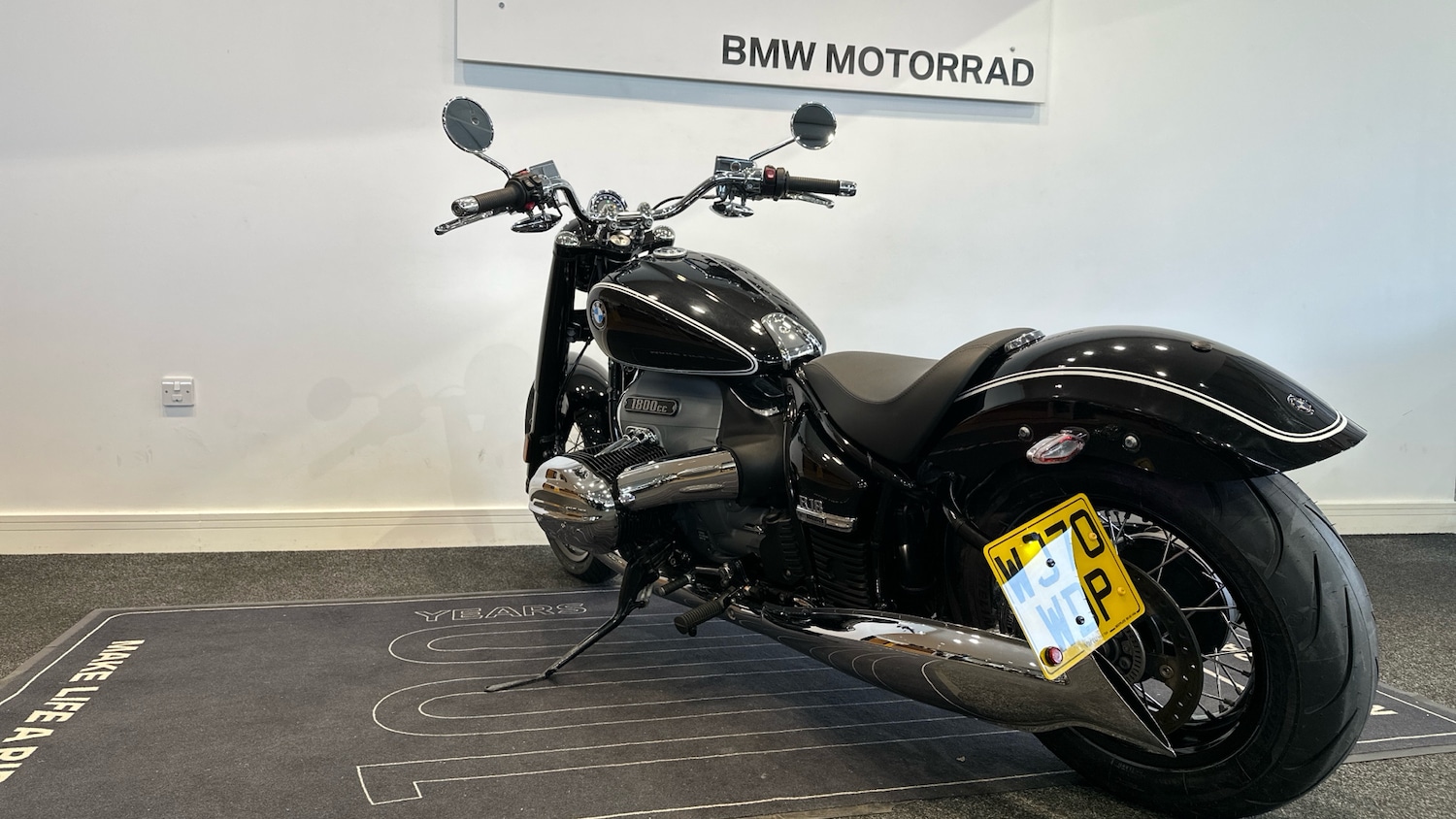 BMW R18