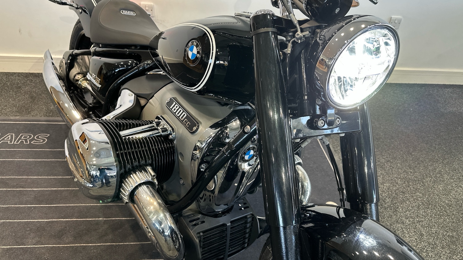 BMW R18