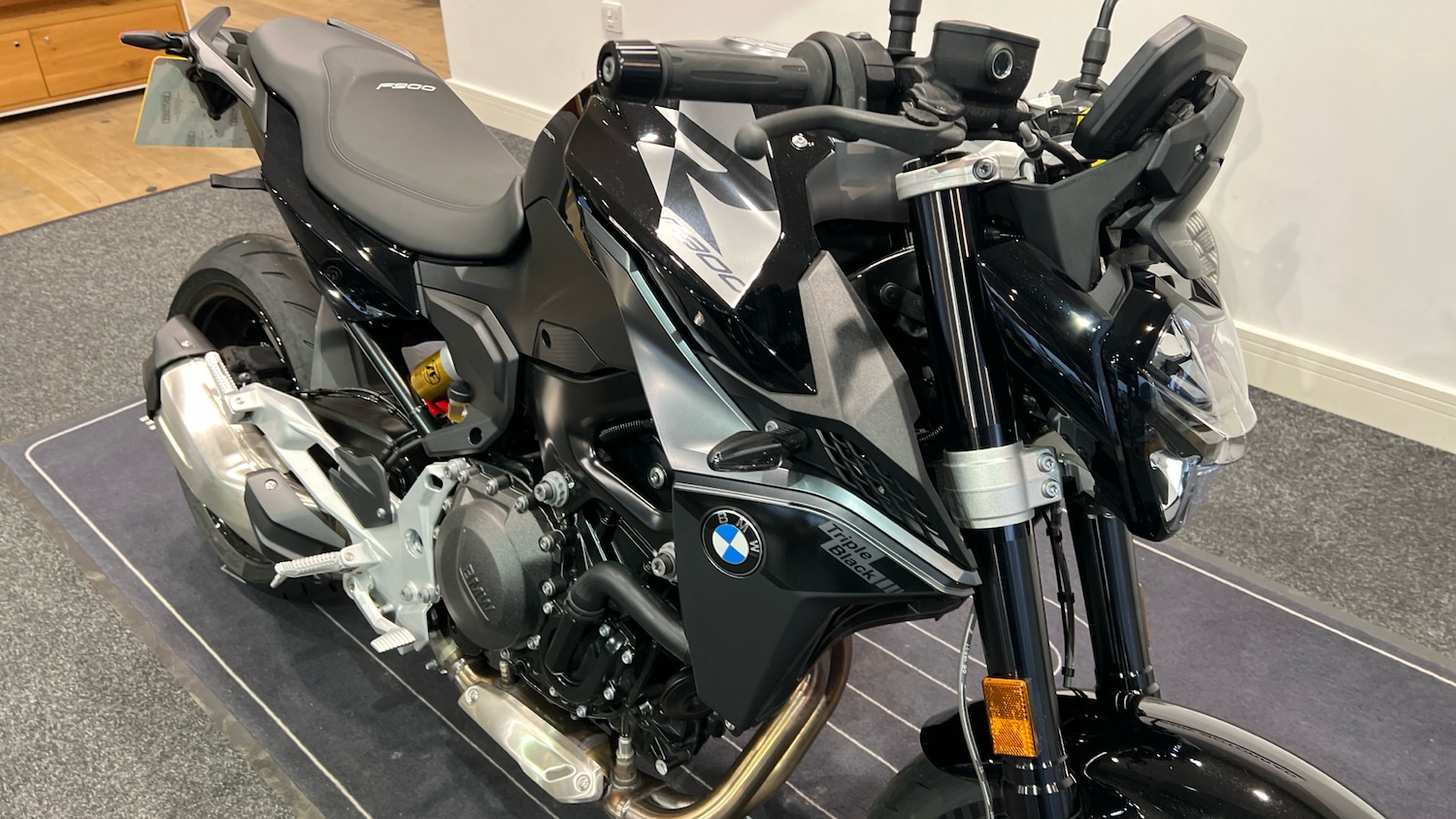 BMW F900
