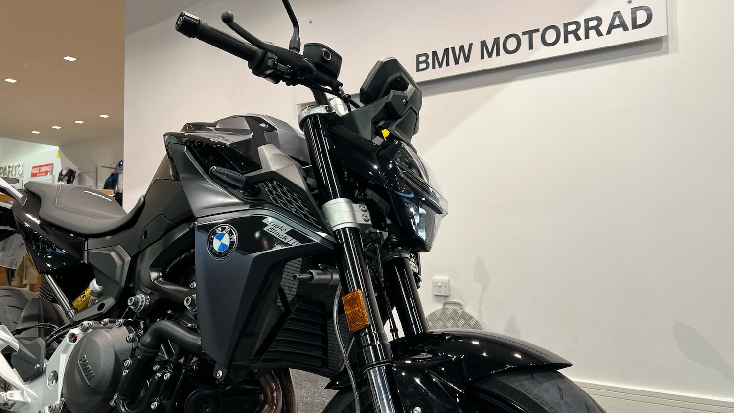 BMW F900