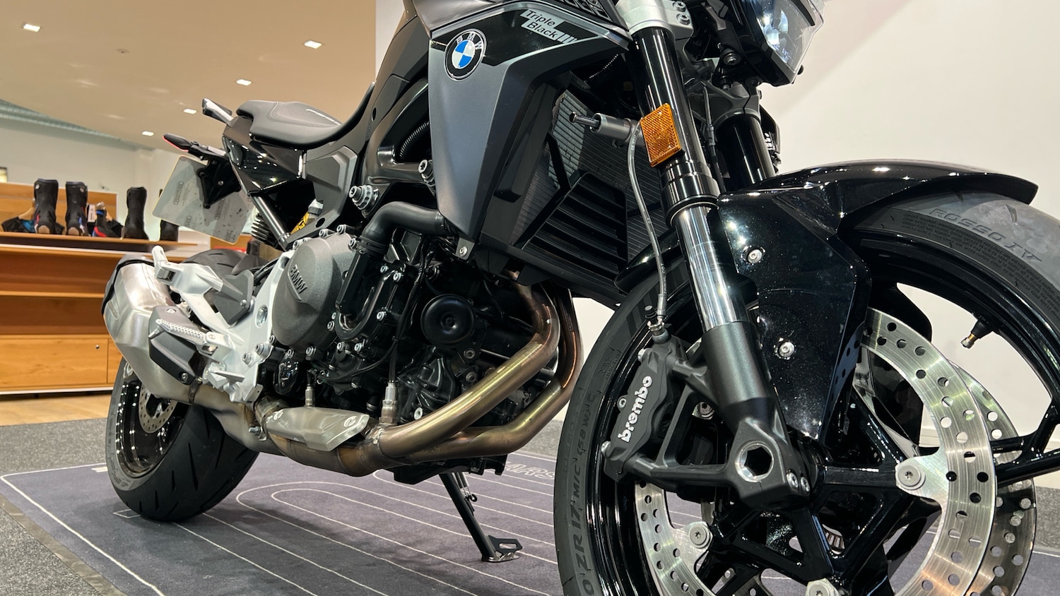 BMW F900