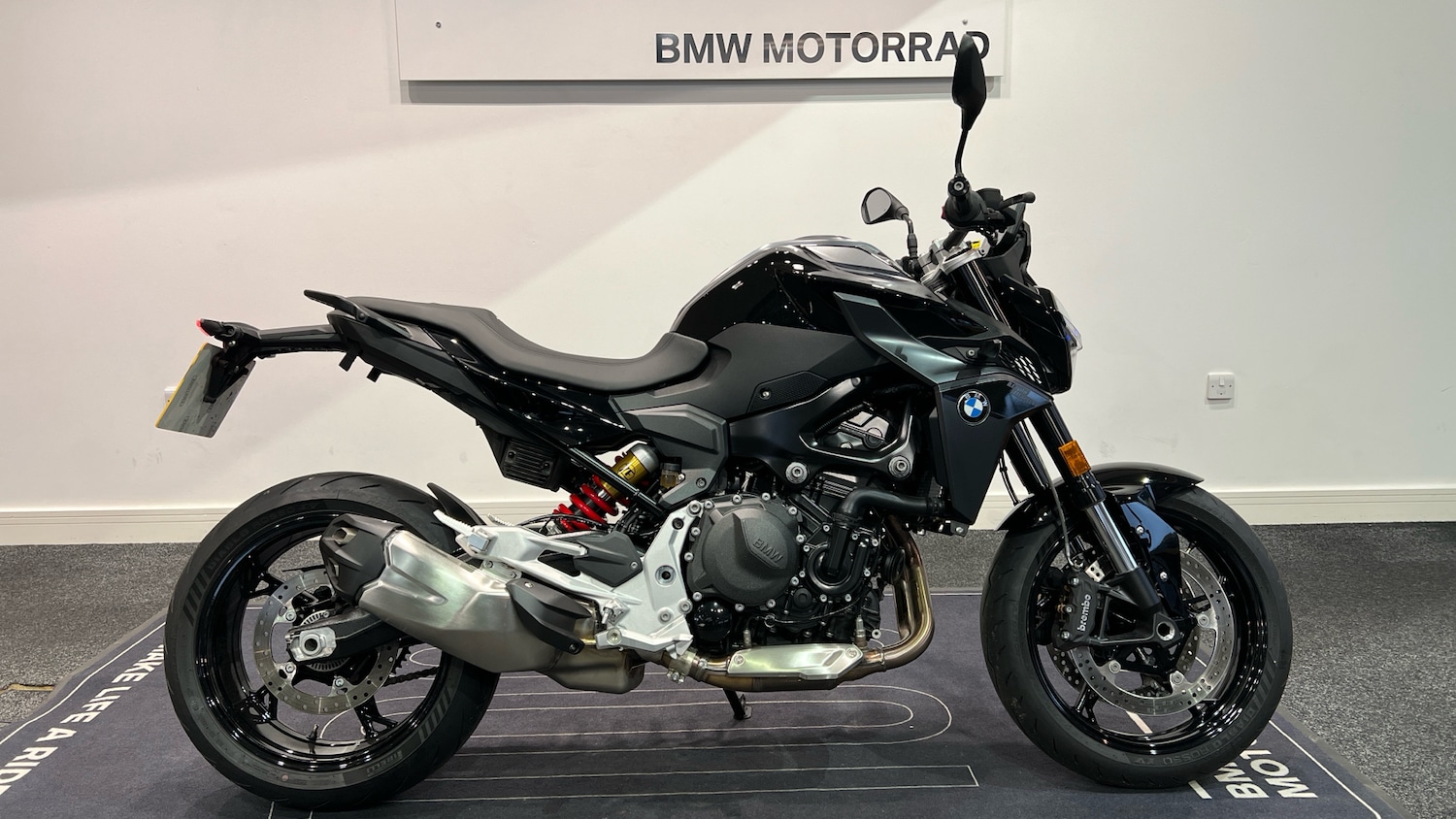 BMW F900