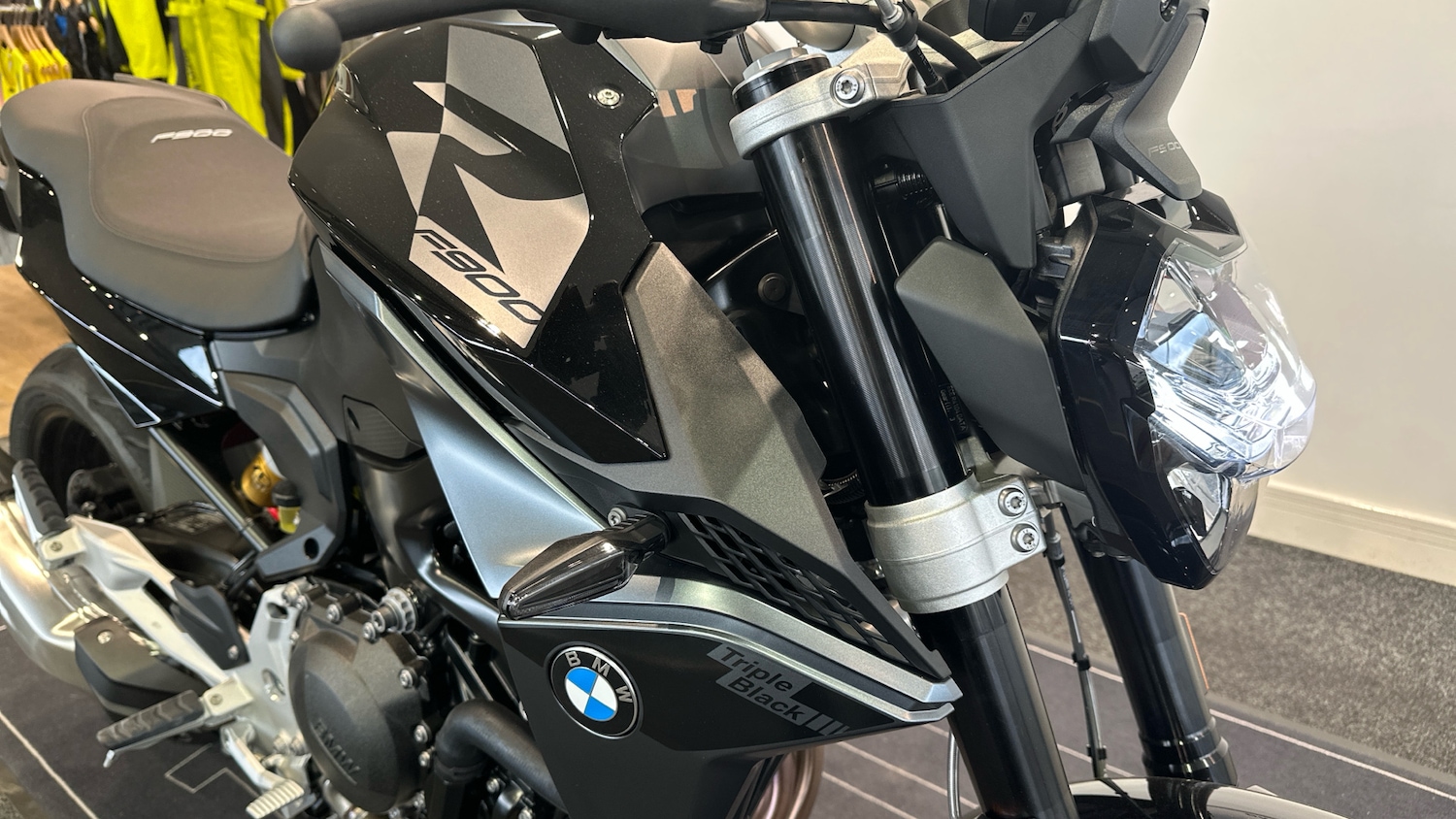 BMW F900