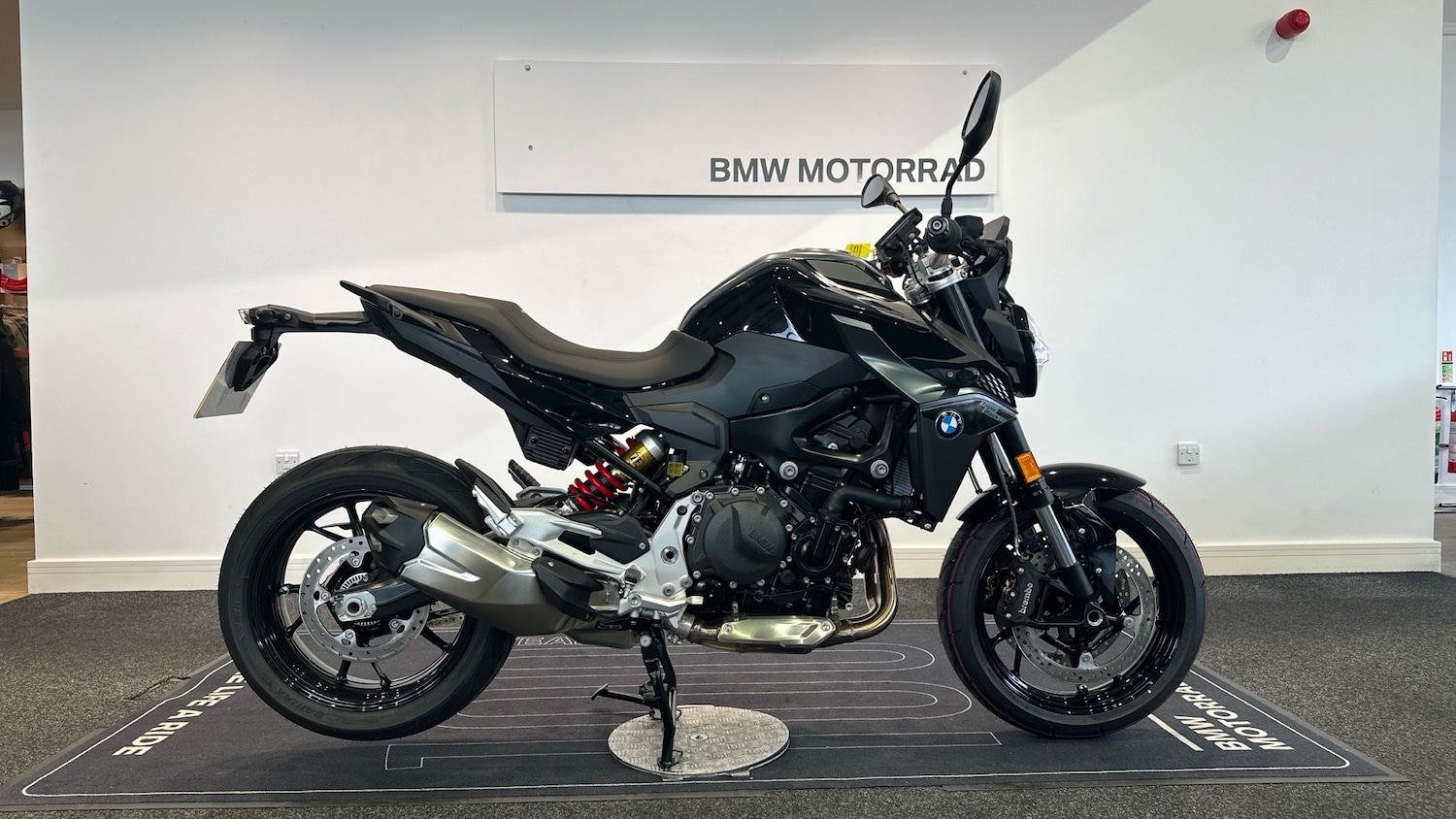 BMW F900