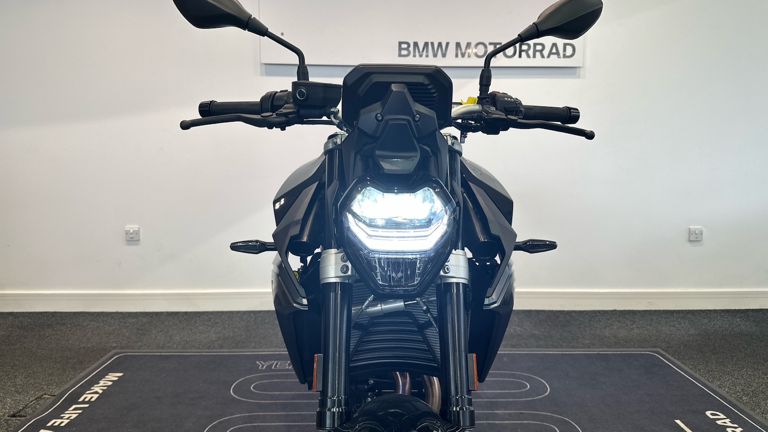 BMW F900