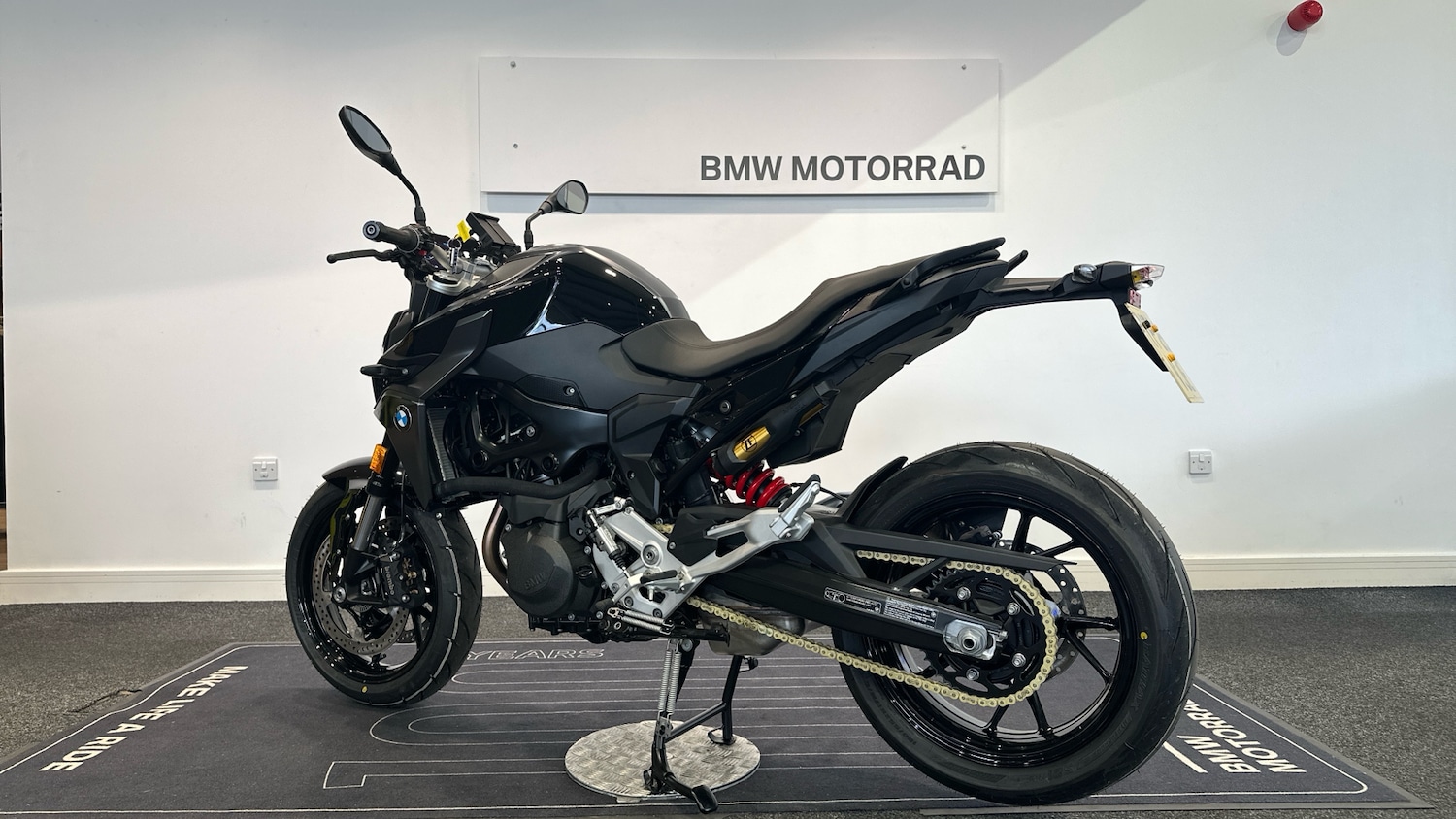 BMW F900