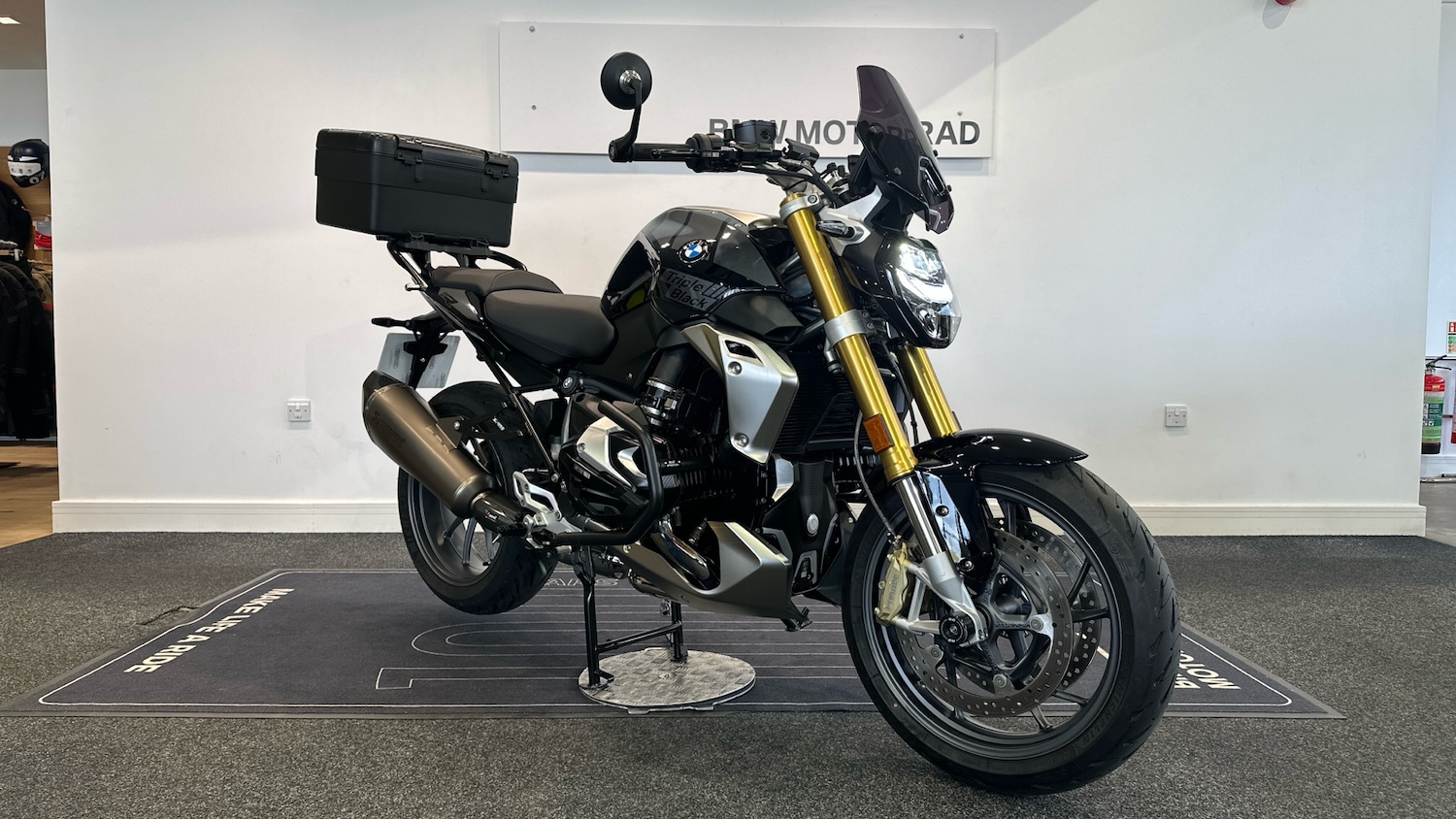 2023 BMW R1250 (23MY) BMW R1250 R SE ROADSTER Petrol Manual - Picture 1 of 24