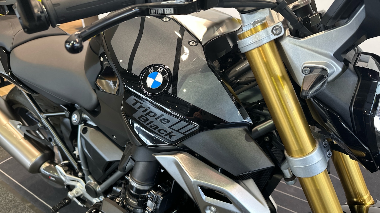2023 BMW R1250 (23MY) BMW R1250 R SE ROADSTER Petrol Manual - Picture 10 of 24