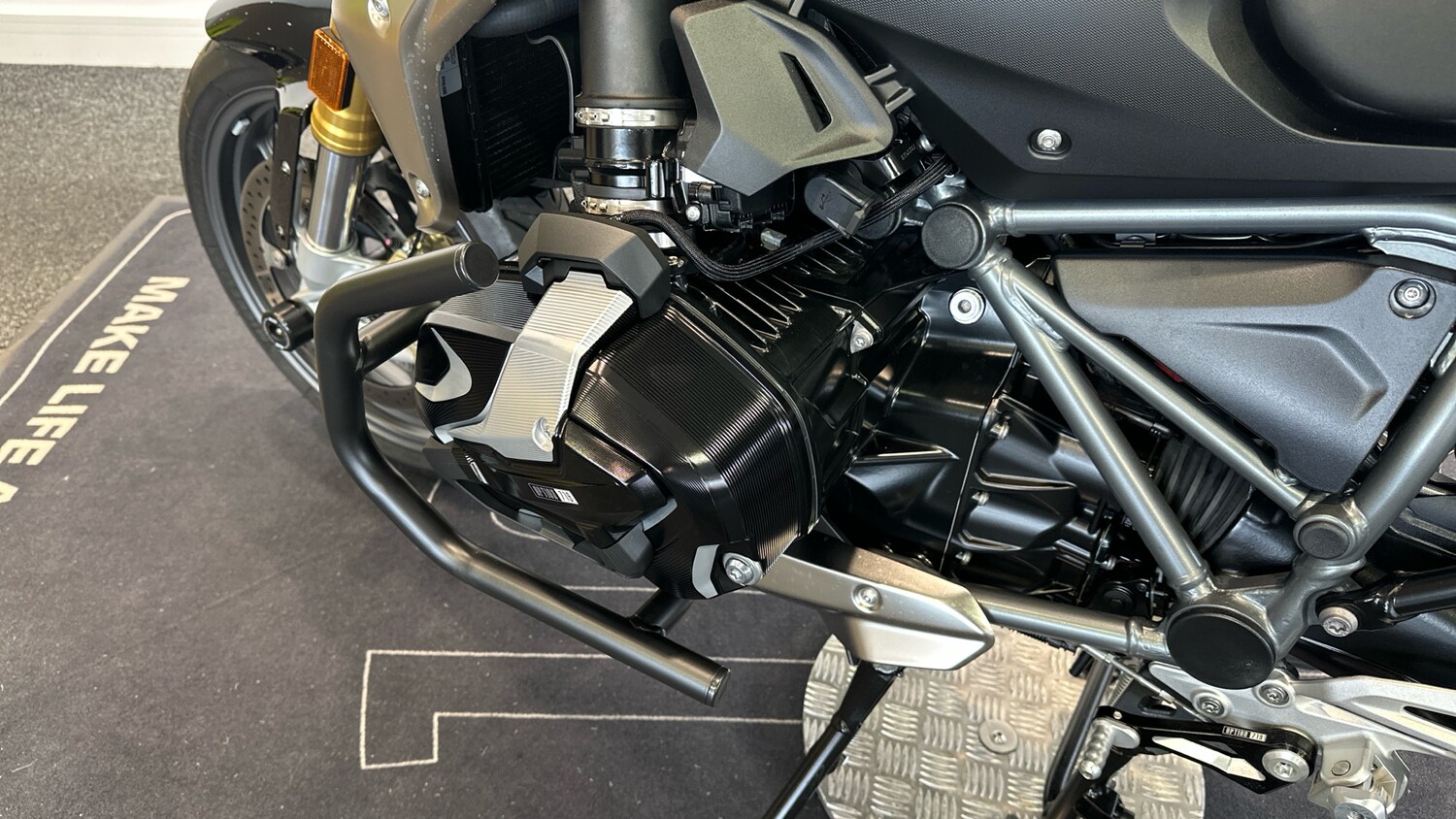 2023 BMW R1250 (23MY) BMW R1250 R SE ROADSTER Petrol Manual - Picture 19 of 24