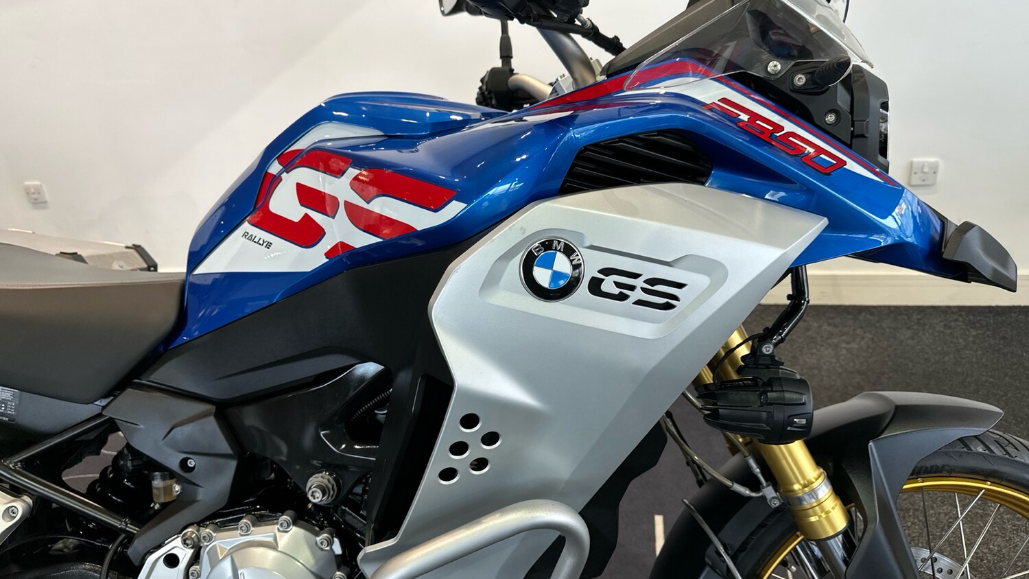 BMW F850