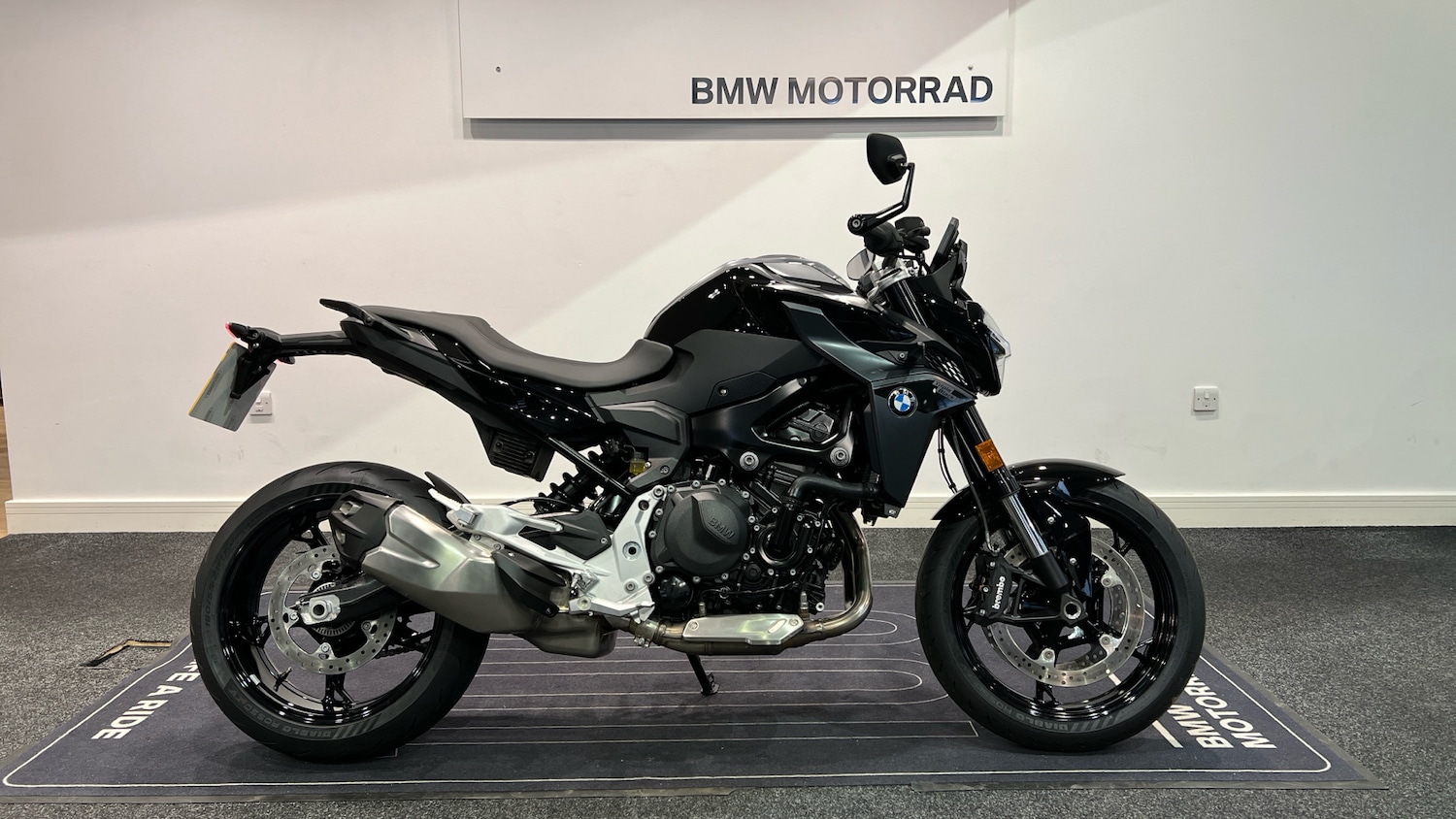 BMW F900