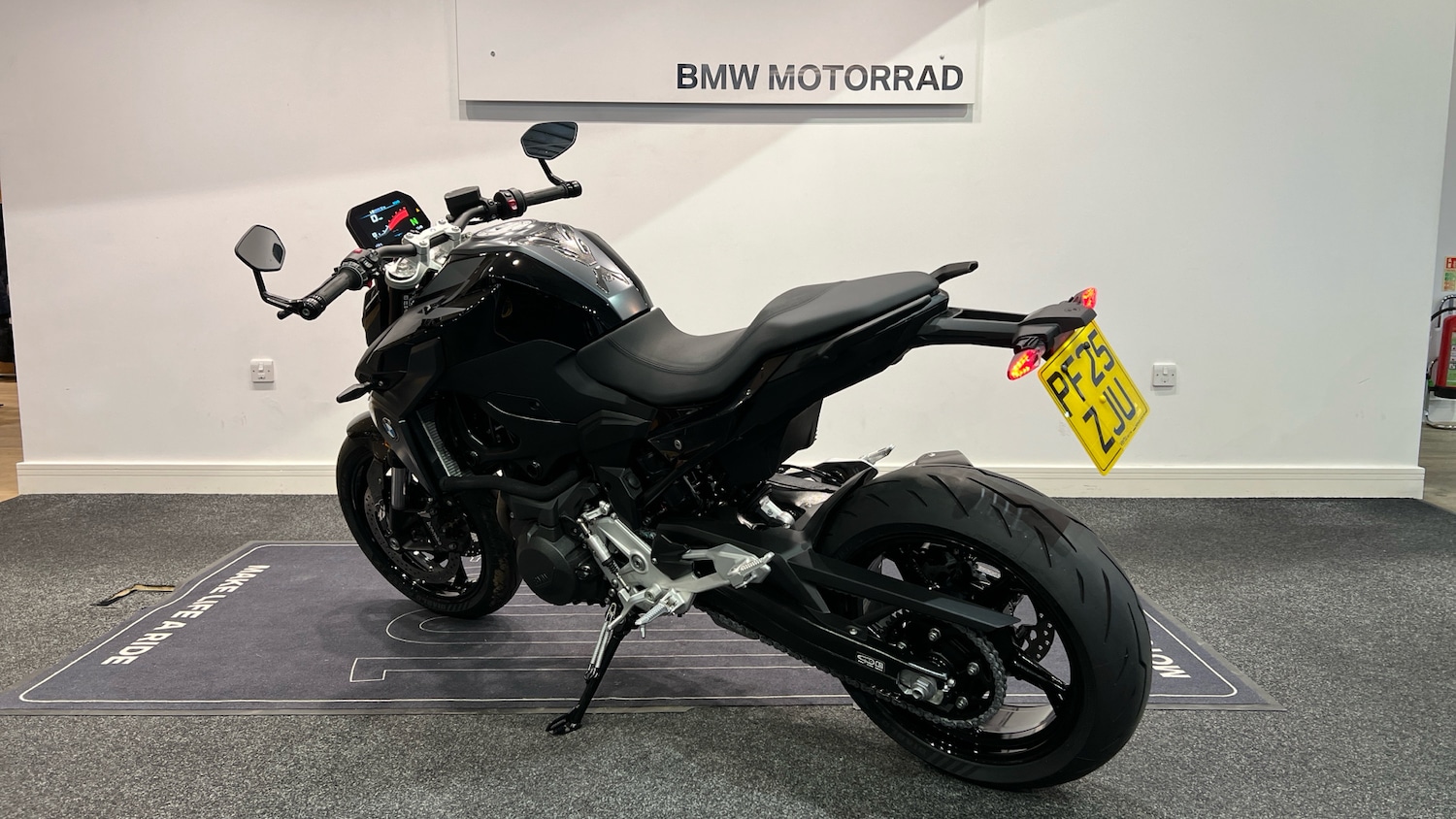 BMW F900