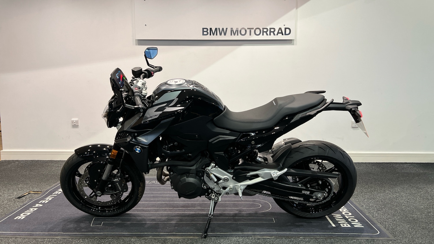 BMW F900