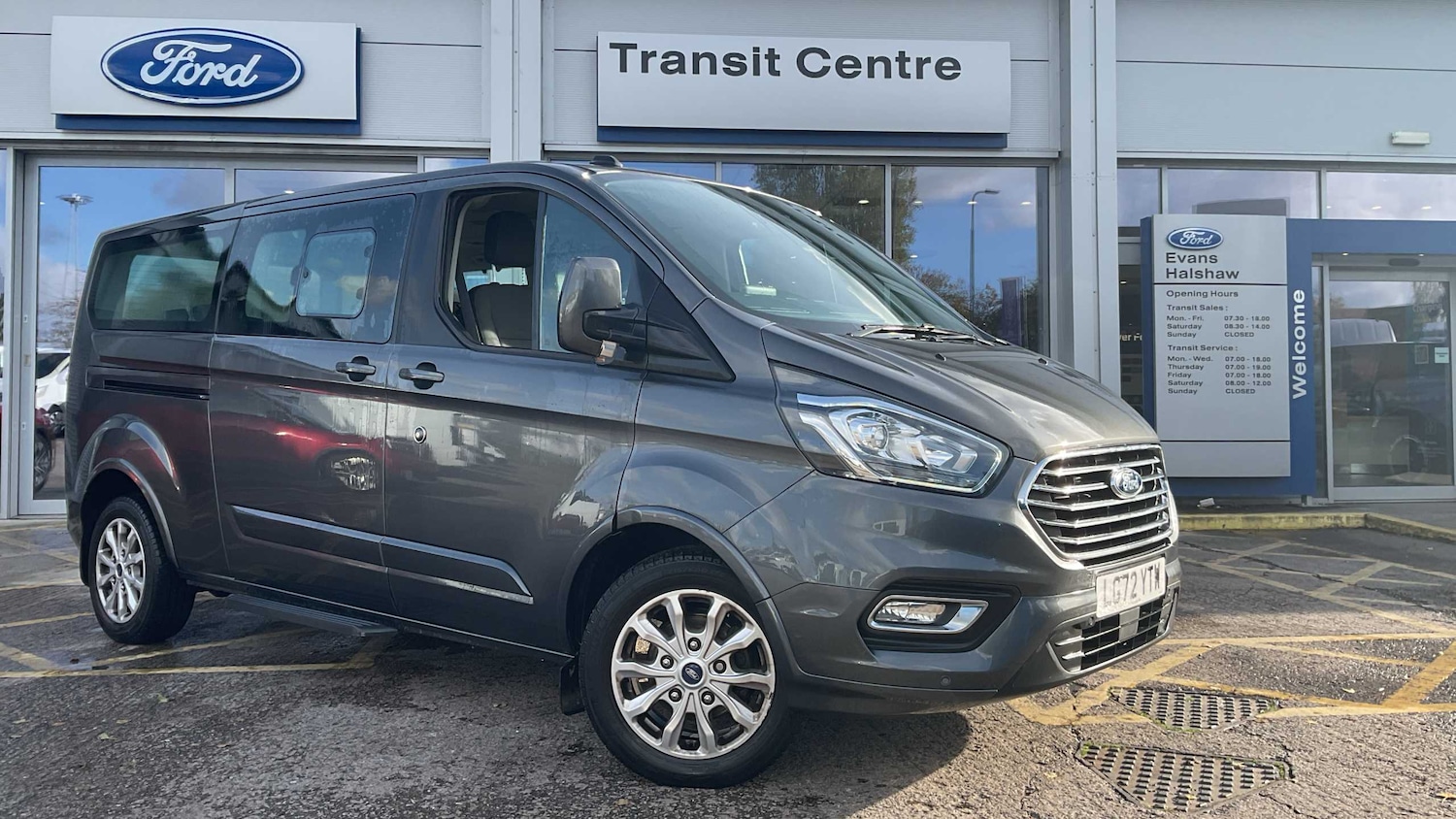 Used Ford Tourneo Custom 2022 for sale - 76411362: Photo 1