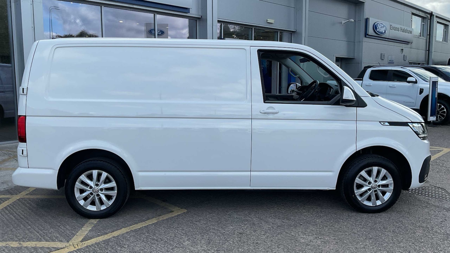 Used Volkswagen Transporter 2023 for sale - 75661346: Photo 2