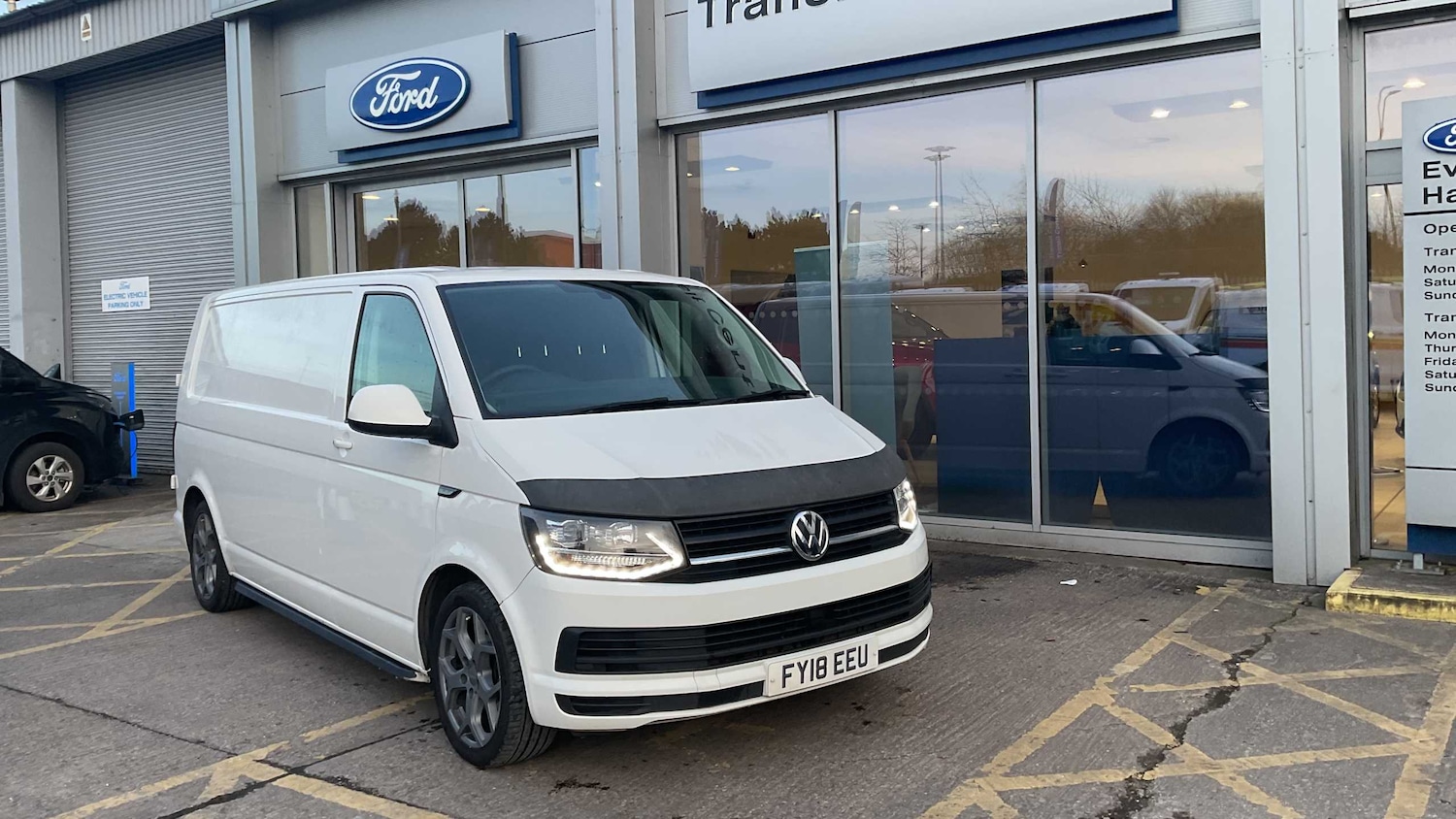 Used Volkswagen Transporter 2018 for sale - 77601375: Photo 2
