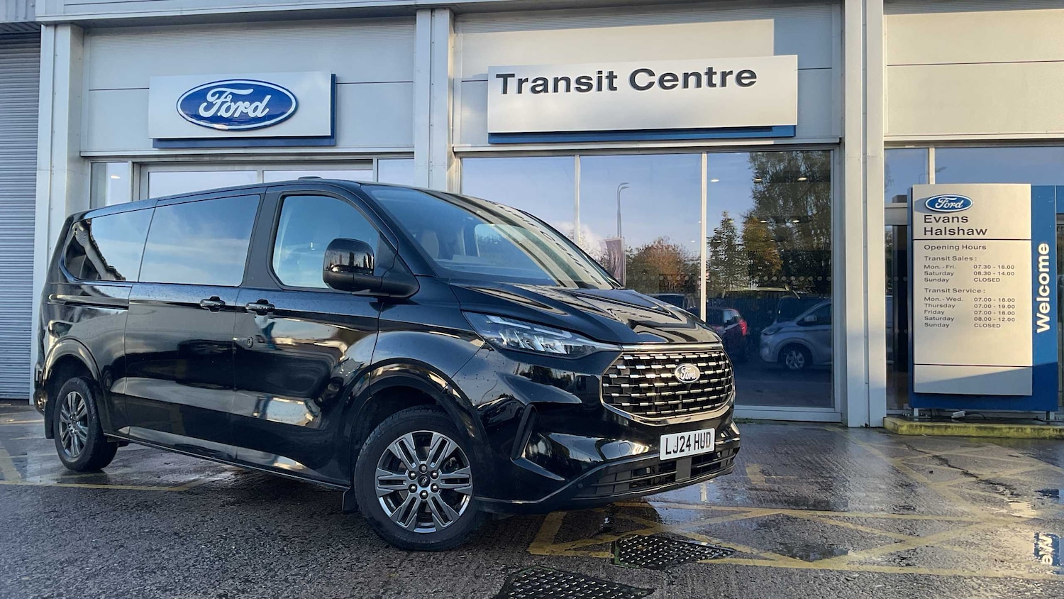 Used Ford Tourneo Custom 2024 for sale - 76373790: Photo 1