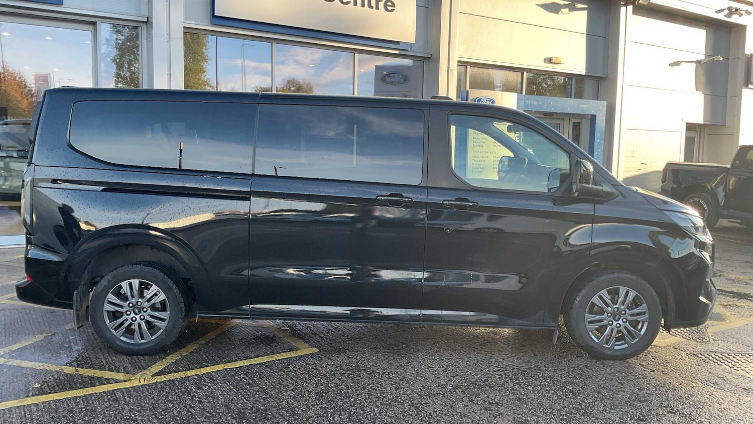 Used Ford Tourneo Custom 2024 for sale - 76373790: Photo 2