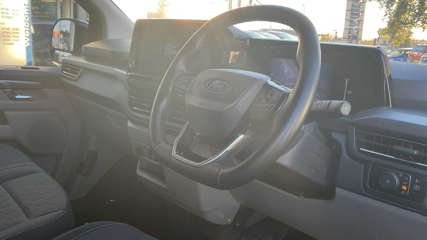 Used Ford Tourneo Custom 2024 for sale - 76373790: Photo 6