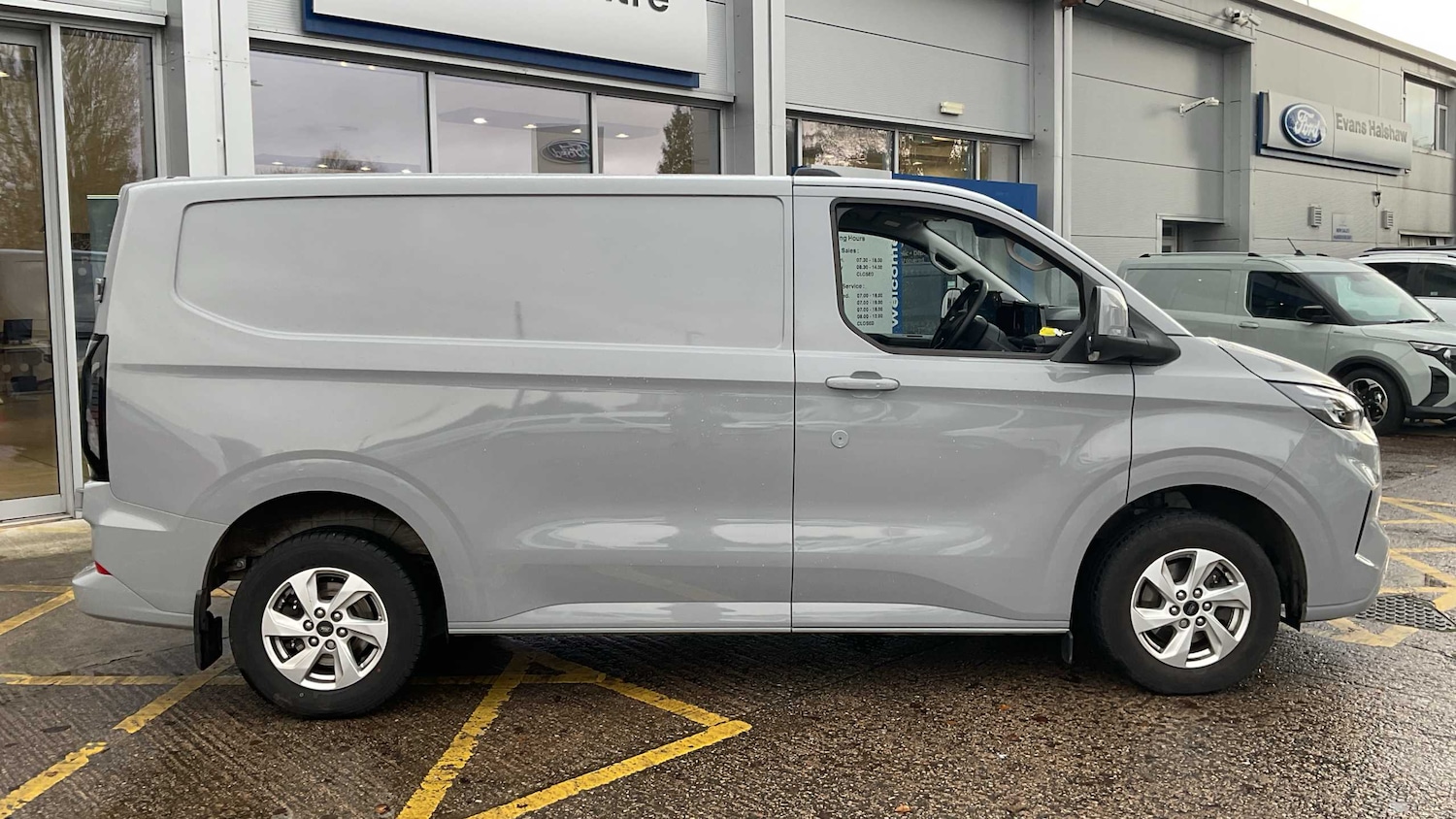 Used Ford Transit Custom 2025 for sale - 76624472: Photo 2