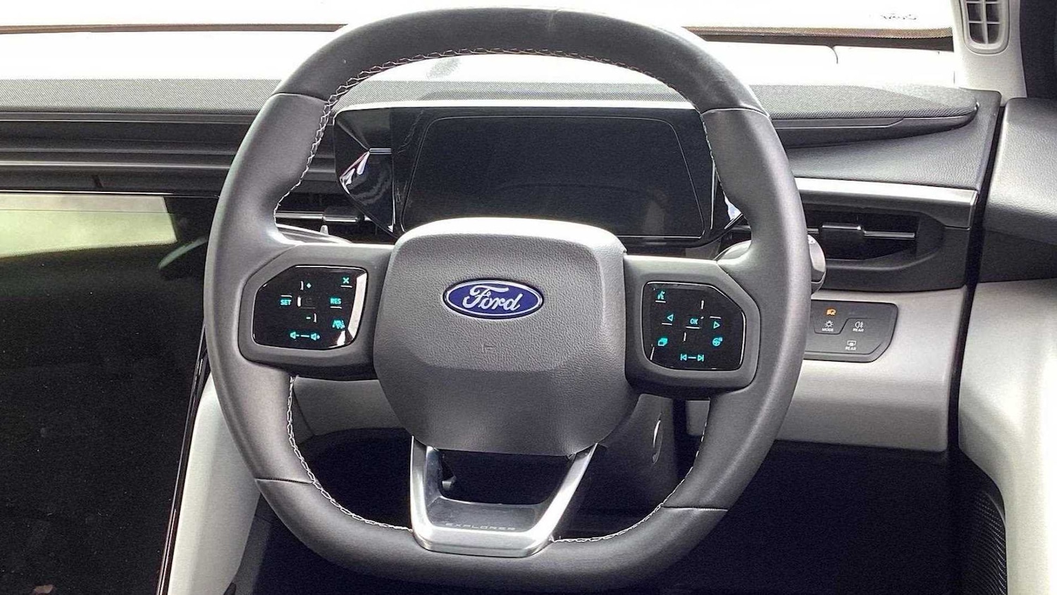 Used Ford Explorer 2024 for sale - 76692097: Photo 15