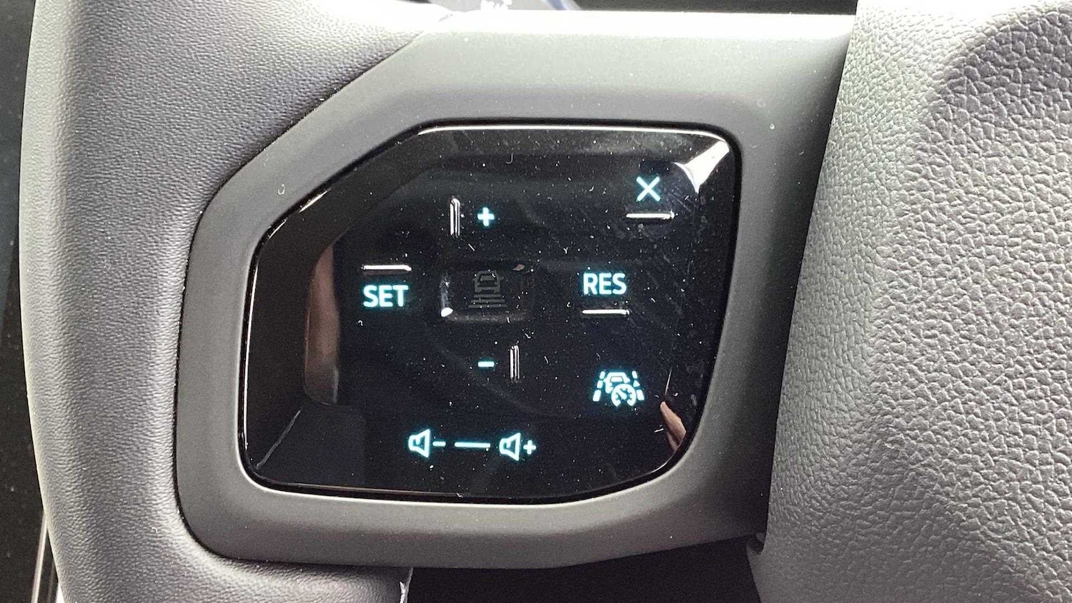 Used Ford Explorer 2024 for sale - 76692097: Photo 24