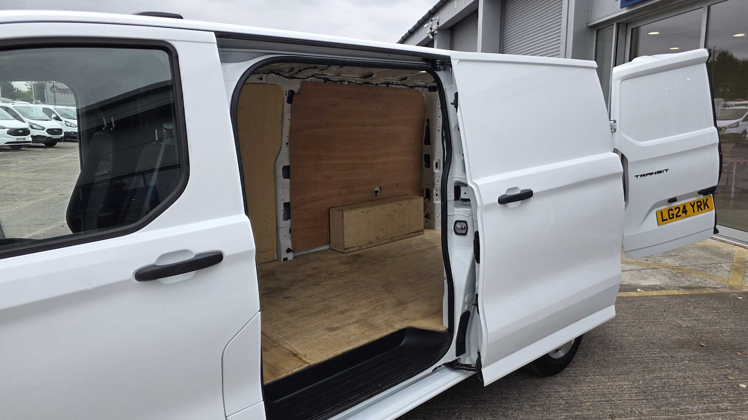 Used Ford Transit Custom 2024 for sale - 76045073: Photo 31