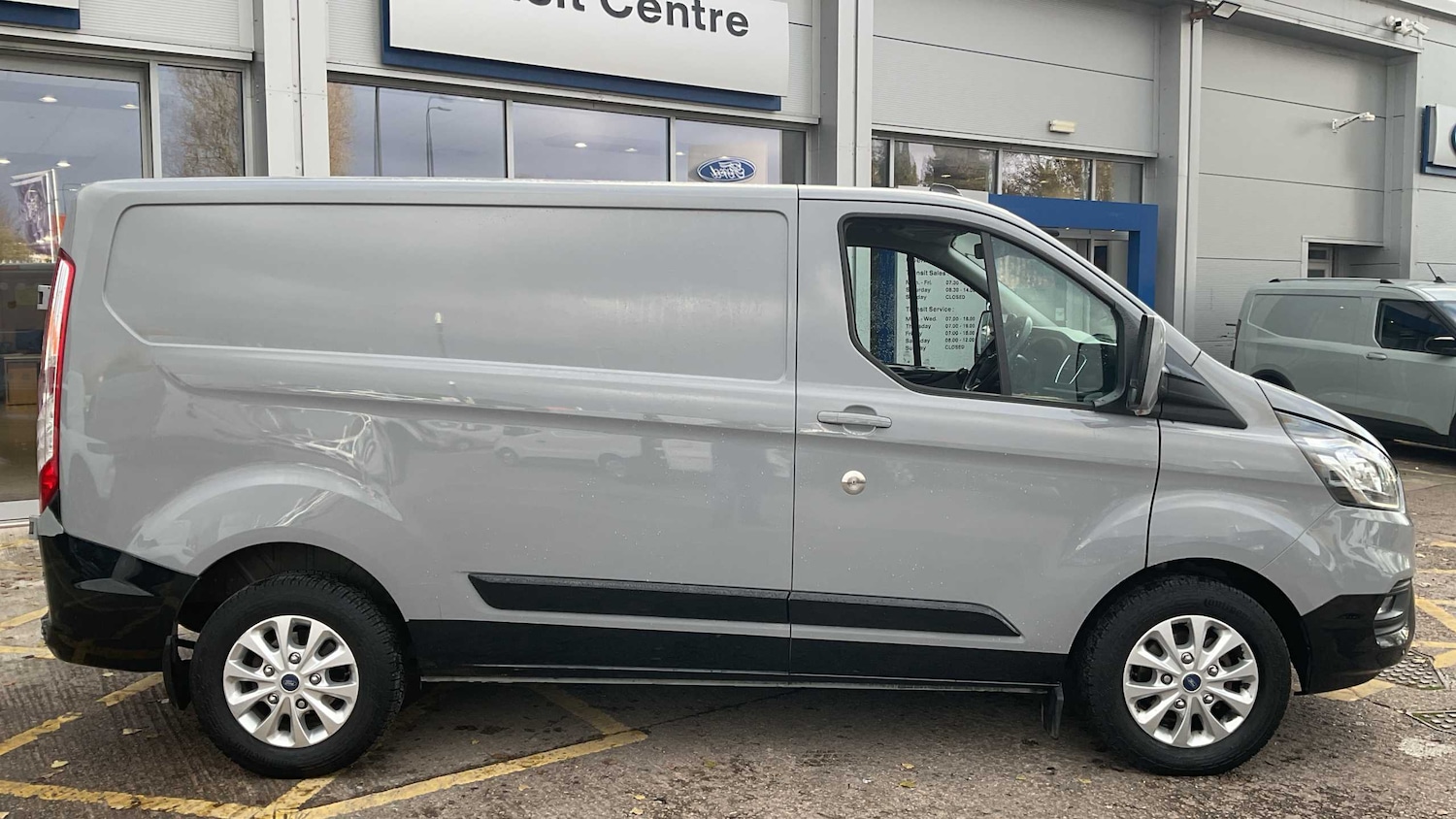 Used Ford Transit Custom 2023 for sale - 76746080: Photo 2