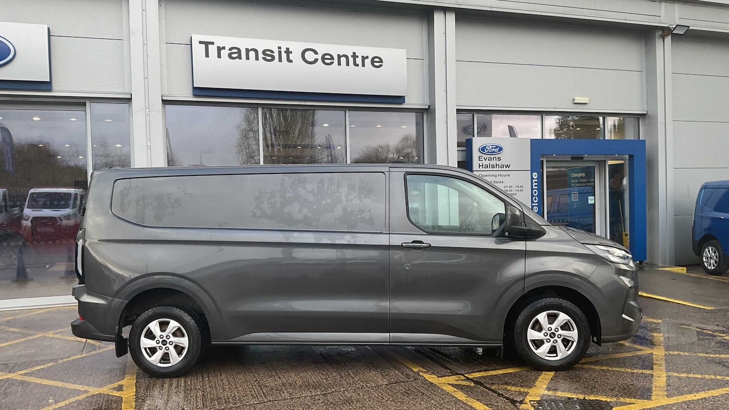 Used Ford Transit Custom 2024 for sale - 77577292: Photo 2