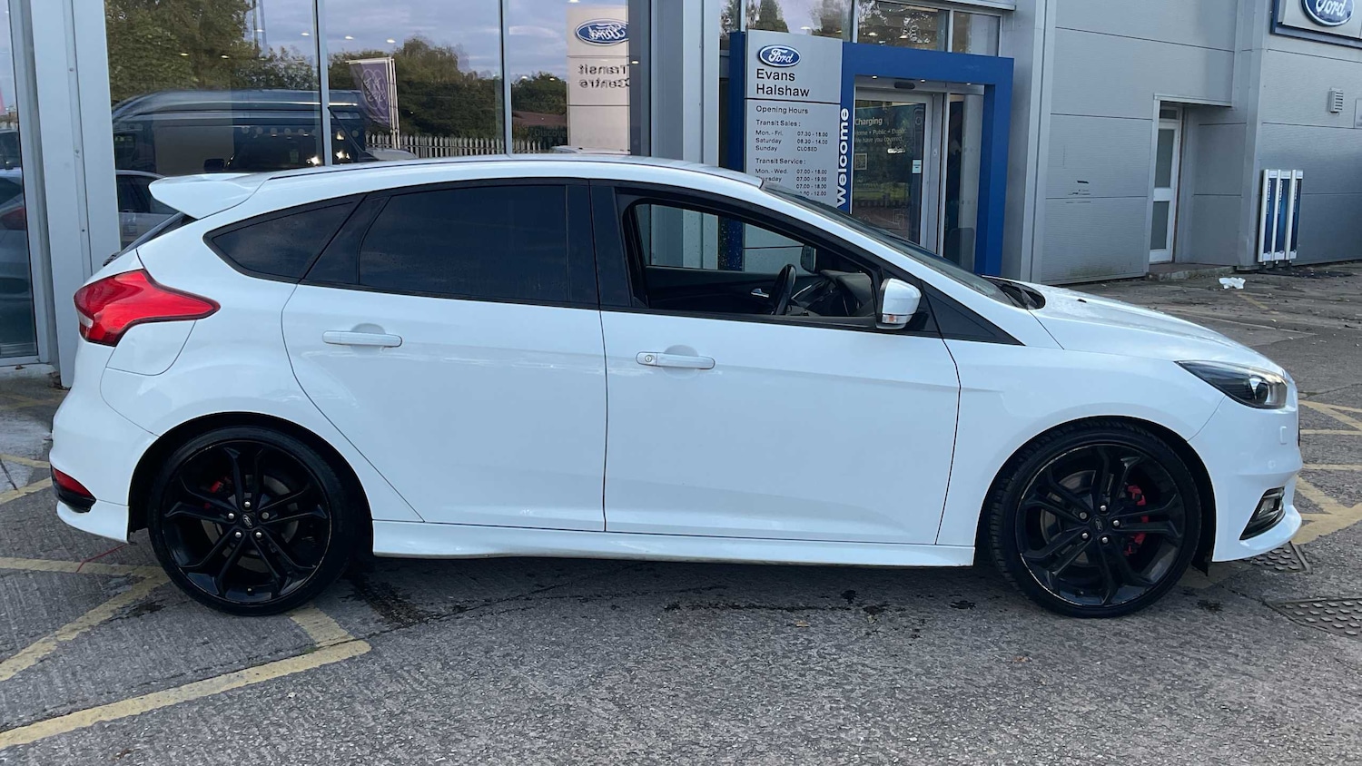 Used Ford Focus 2018 for sale - 76205255: Photo 2