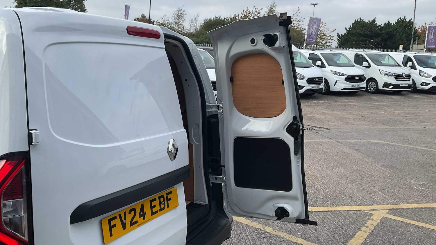 Used Renault Kangoo 2024 for sale - 76125904: Photo 26