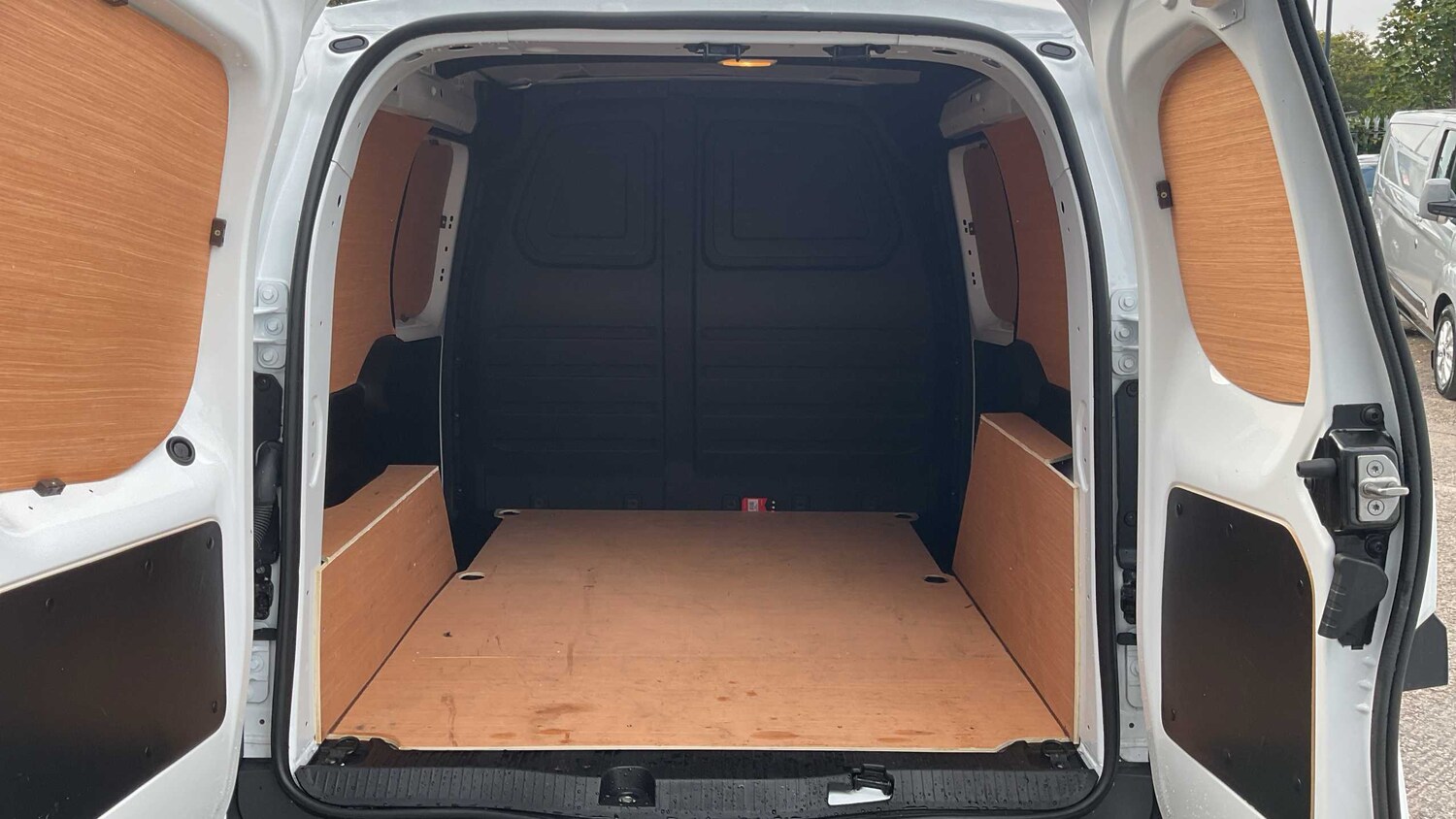 Used Renault Kangoo 2024 for sale - 76125904: Photo 28