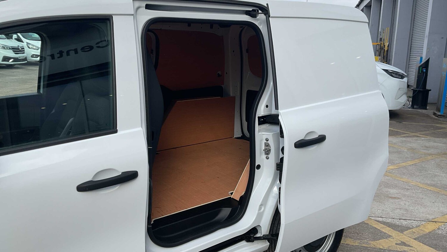 Used Renault Kangoo 2024 for sale - 76125904: Photo 32