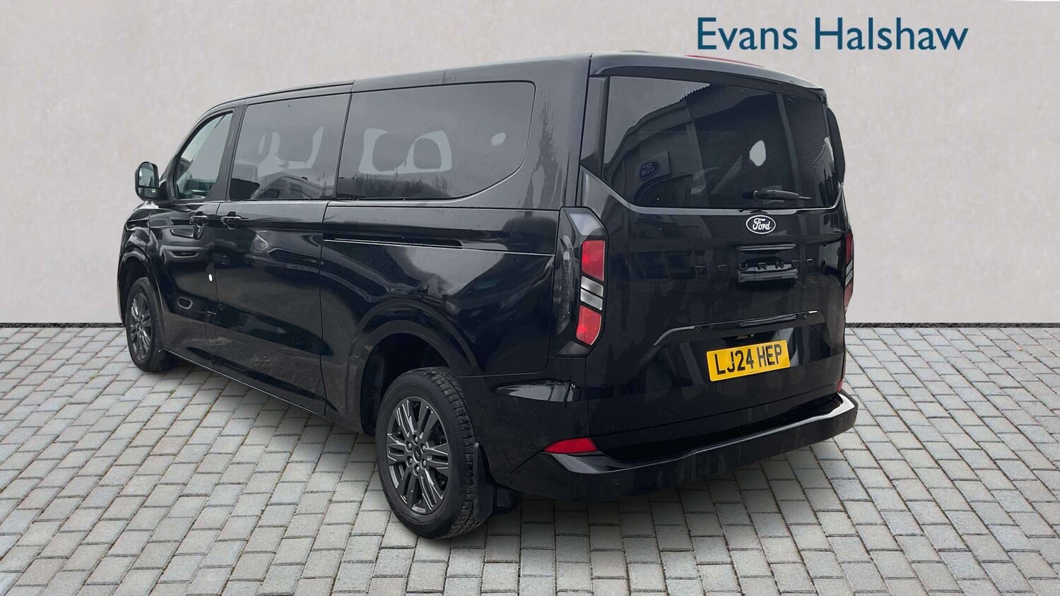 Used Ford Tourneo Custom 2024 for sale - 77772140: Photo 4