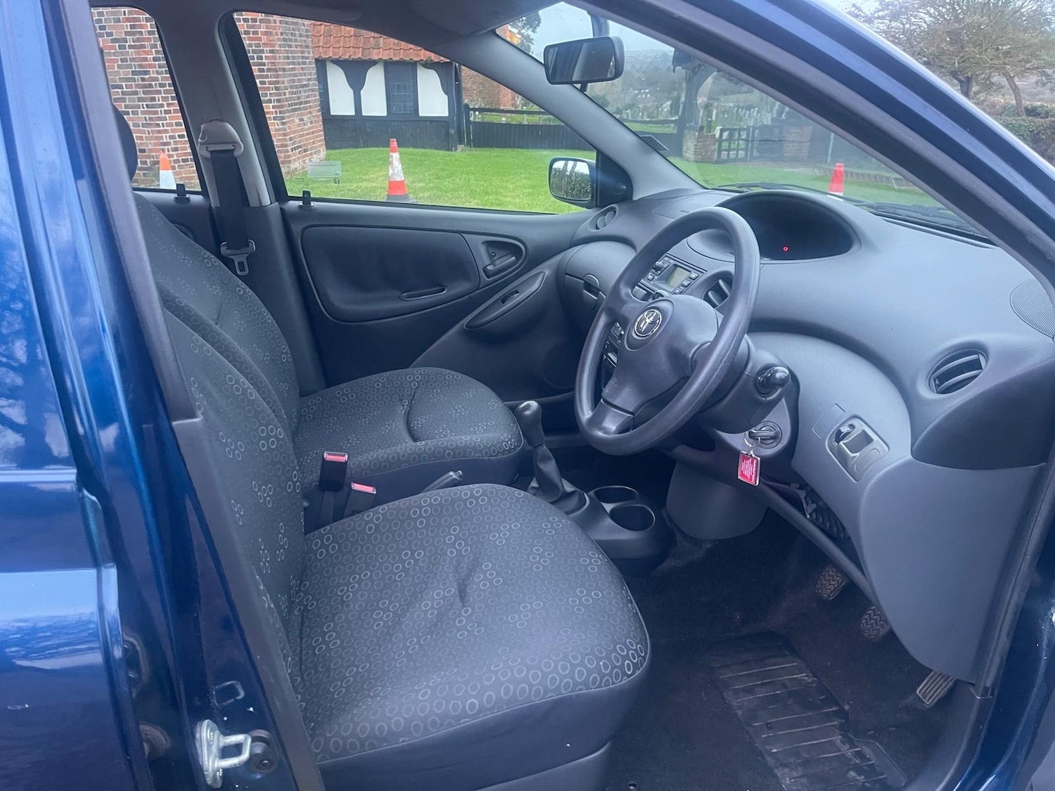 Used Toyota Yaris 2004 for sale - 77381318: Photo 11