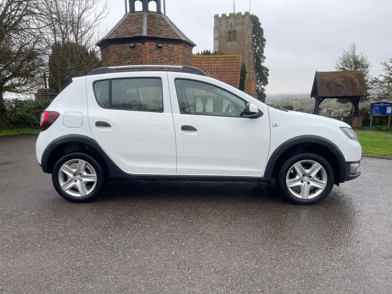 Used Dacia Sandero Stepway 2014 for sale - 77708966: Photo 2
