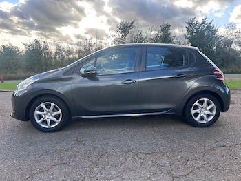 Used Peugeot 208 2014 for sale - 75962054: Photo