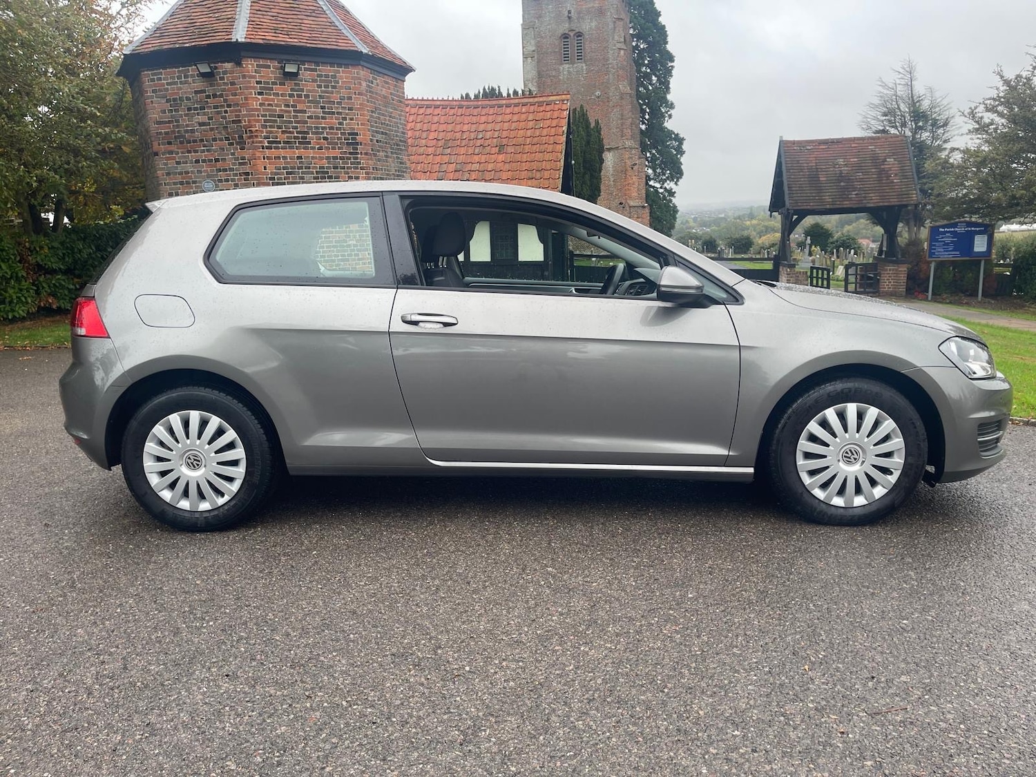 Used Volkswagen Golf 2013 for sale - 76159840: Photo 2