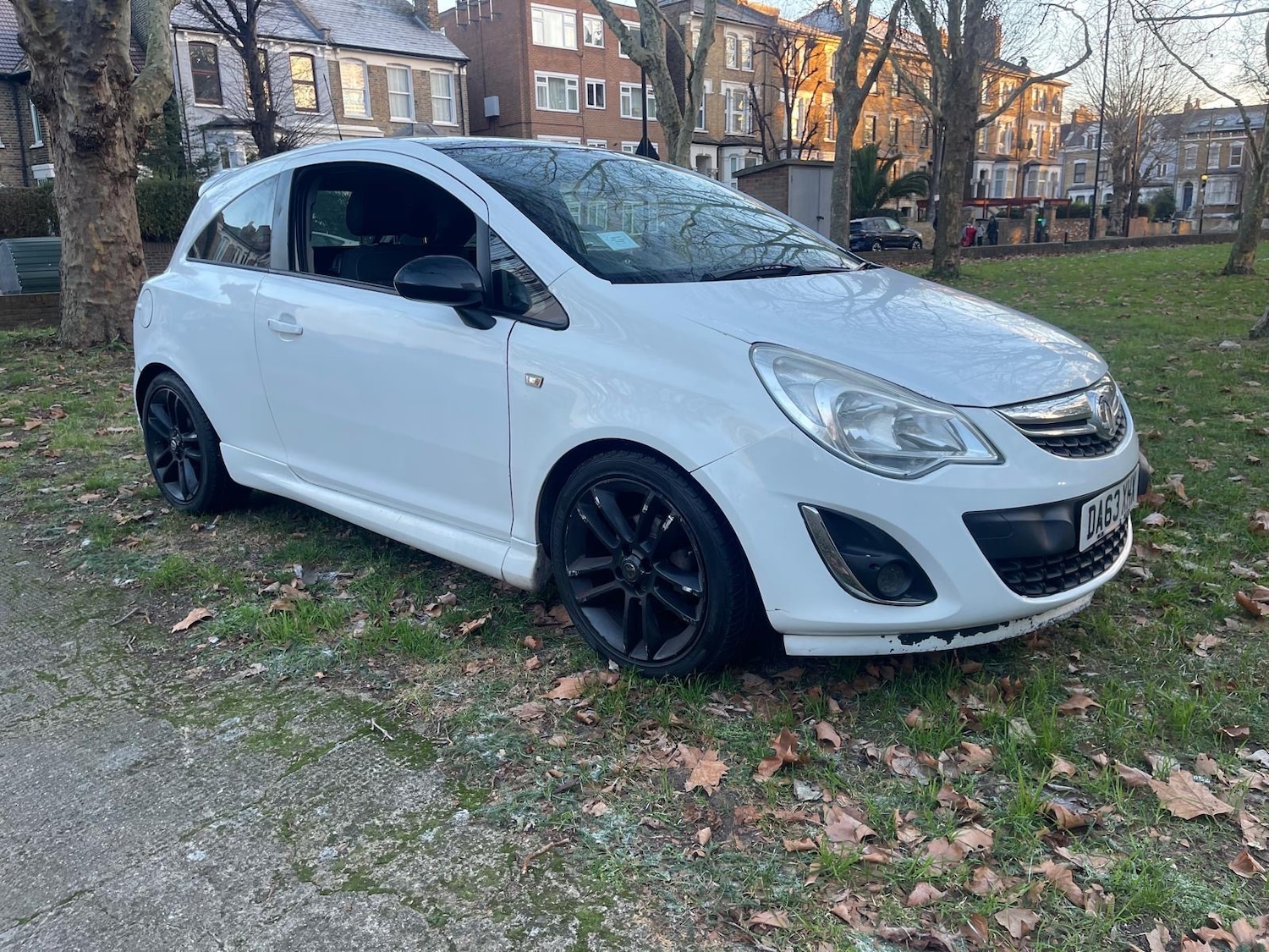 Used Vauxhall Corsa 2013 for sale - 77113184: Photo 2