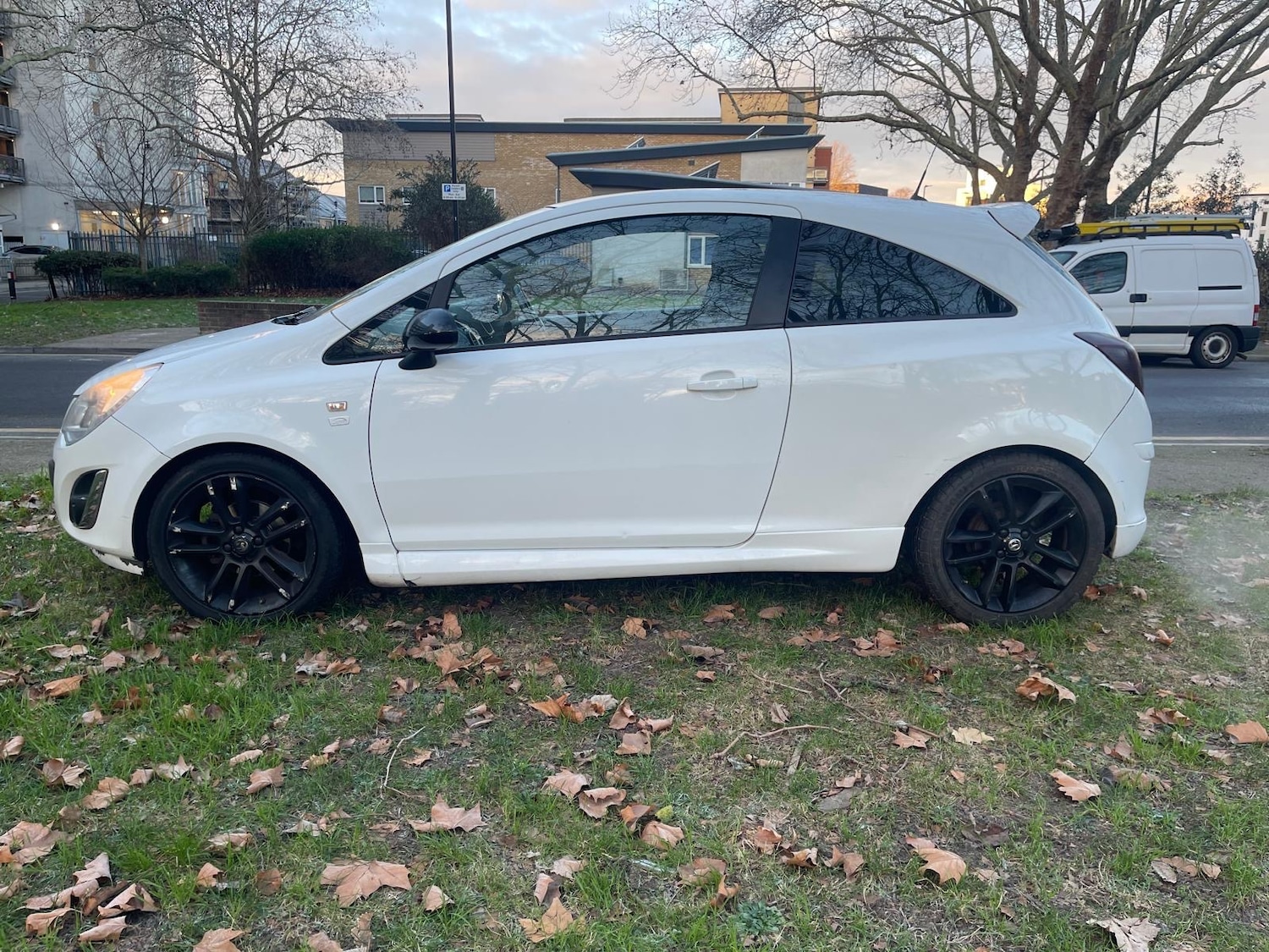 Used Vauxhall Corsa 2013 for sale - 77113184: Photo 3