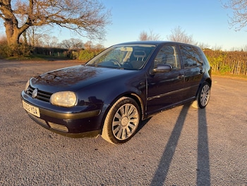 Used Volkswagen Golf 2002 for sale - 77100575: Photo