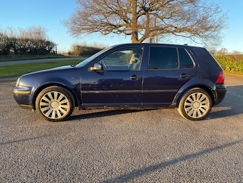 Used Volkswagen Golf 2002 for sale - 77100575: Photo