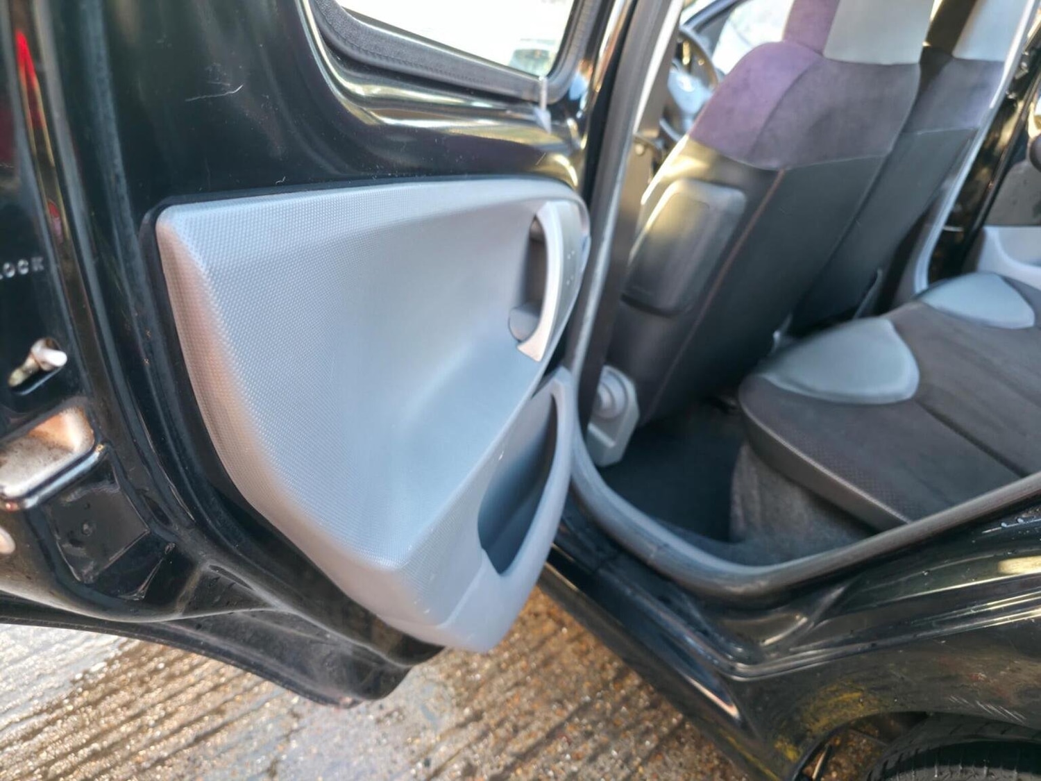 Used Toyota AYGO 2010 for sale - 76082579: Photo 35