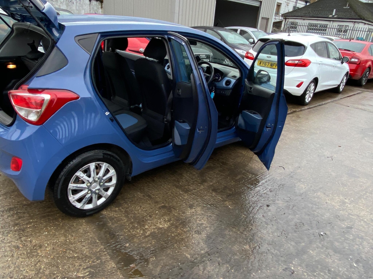 Used Hyundai i10 2014 for sale - 77611812: Photo 41