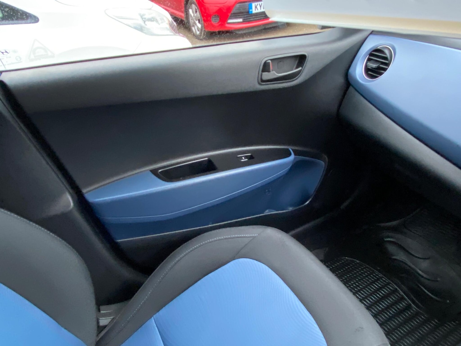 Used Hyundai i10 2014 for sale - 77611812: Photo 43